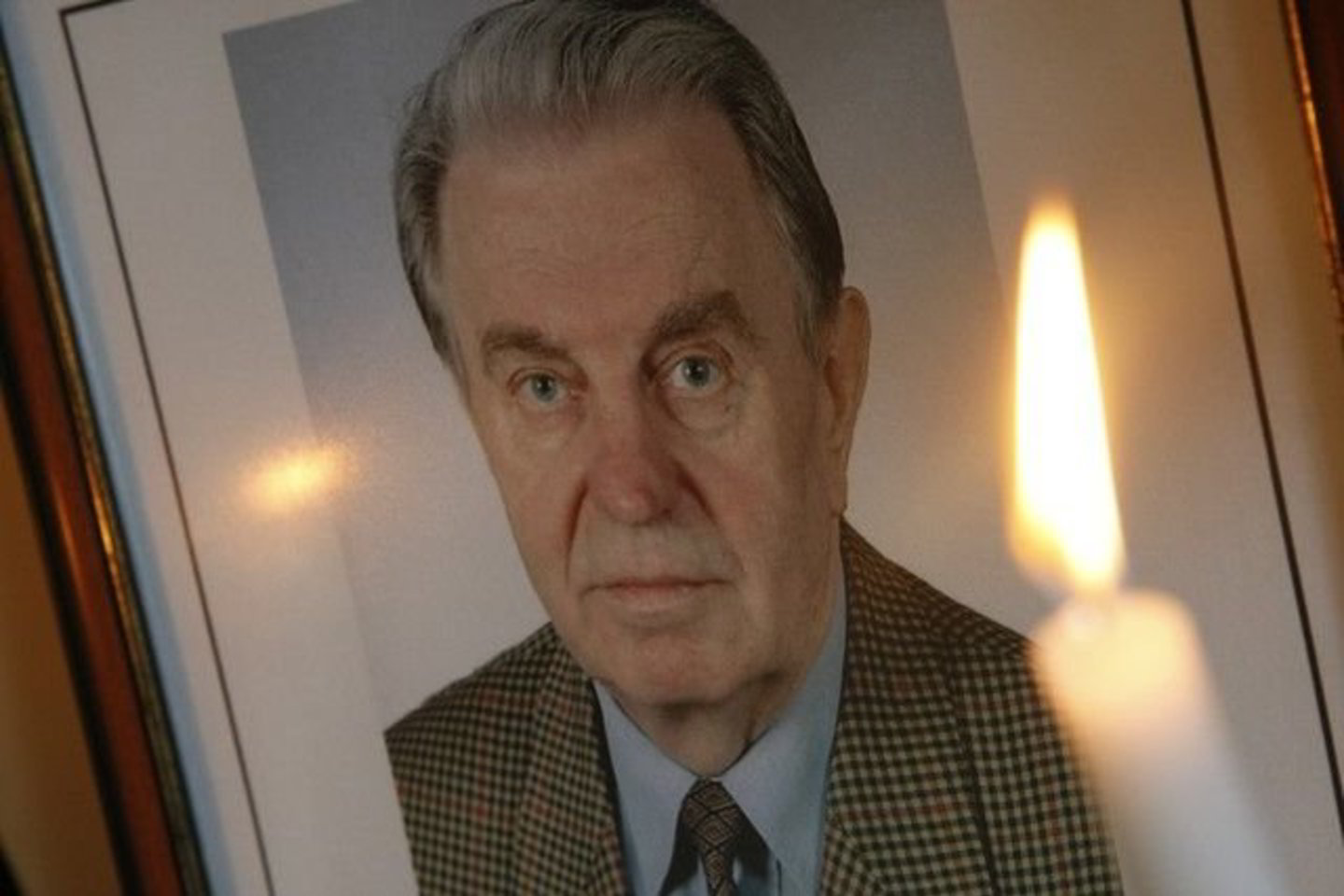 V.Daujotytės Pakerienės teigimu, J.Marcinkevičiaus kūryba yra didžio pasitikėjimo žmogumi kūryba.