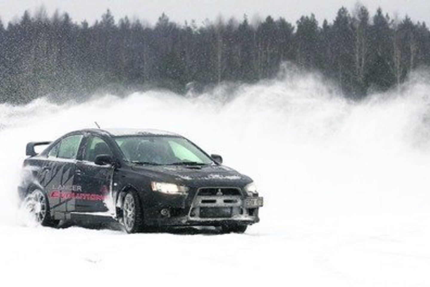 Nors važinėtis ant sniego išjungus elektronines stabilumo sistemas smagiau, tačiau realiomis eismo sąlygomis jos labai padeda.