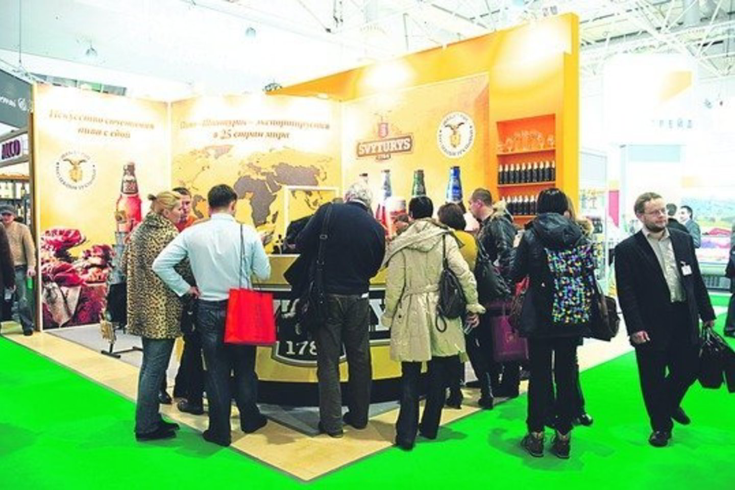 „Švyturys-Utenos alus” dalyvavo Maskvoje vykusioje maisto pramonės parodoje „Prodexpo”. Aludariai siekia mokyti rusus derinti alų su maistu.