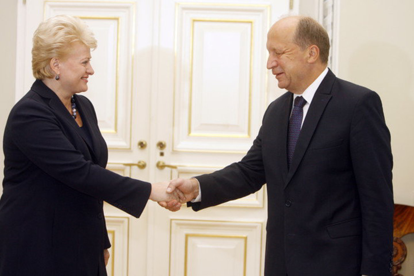 Populiariausia politike išlieka prezidentė D.Grybauskaitė, nepopuliariausiu - premjeras A.Kubilius.