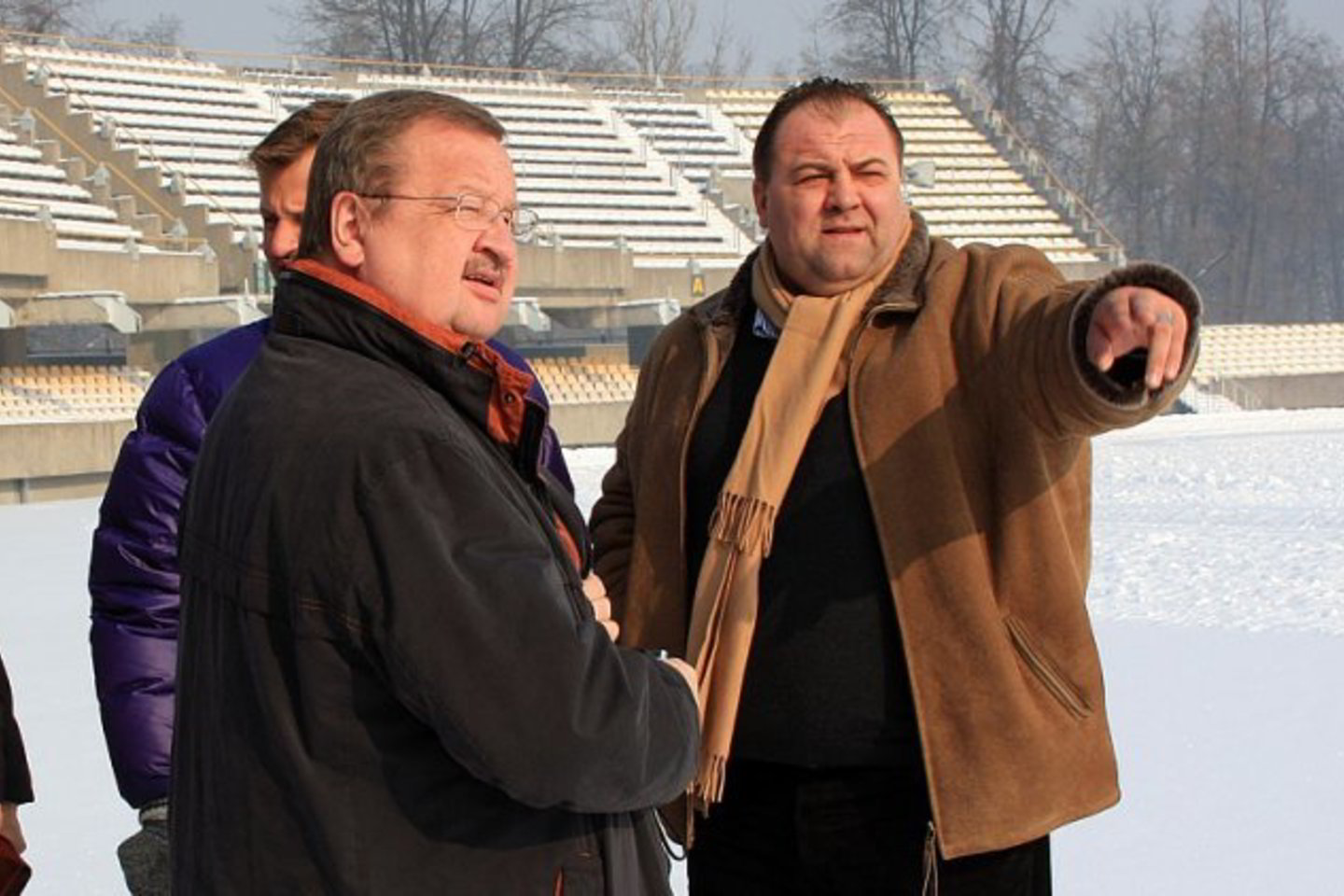 LFF rinktinių vadovas R.Tautkus aprodo stadioną Lenkijos FF gen. direktoriui.