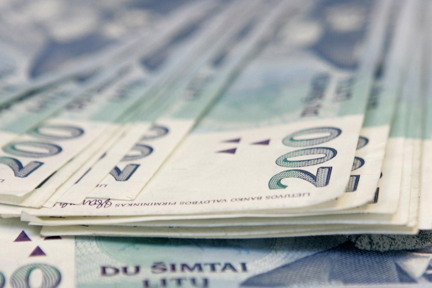 Vartotojų pasitikėjimo rodiklio pasikeitimui įtakos turėjo ir optimistiškesnės nei prieš metus namų ūkio finansinės padėties prognozės.