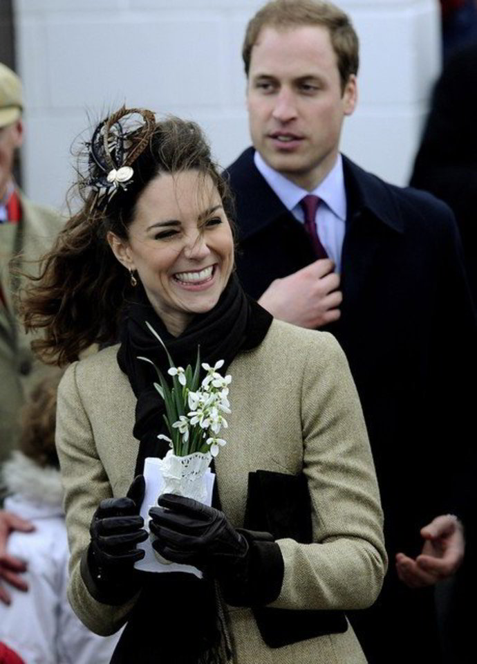 Škotijos universitetas, kuriame susipažino ir studijavo Didžiosios Britanijos princas Williamas ir jo sužadėtinė Kate Middleton, jiems įteikė originalią dovaną.