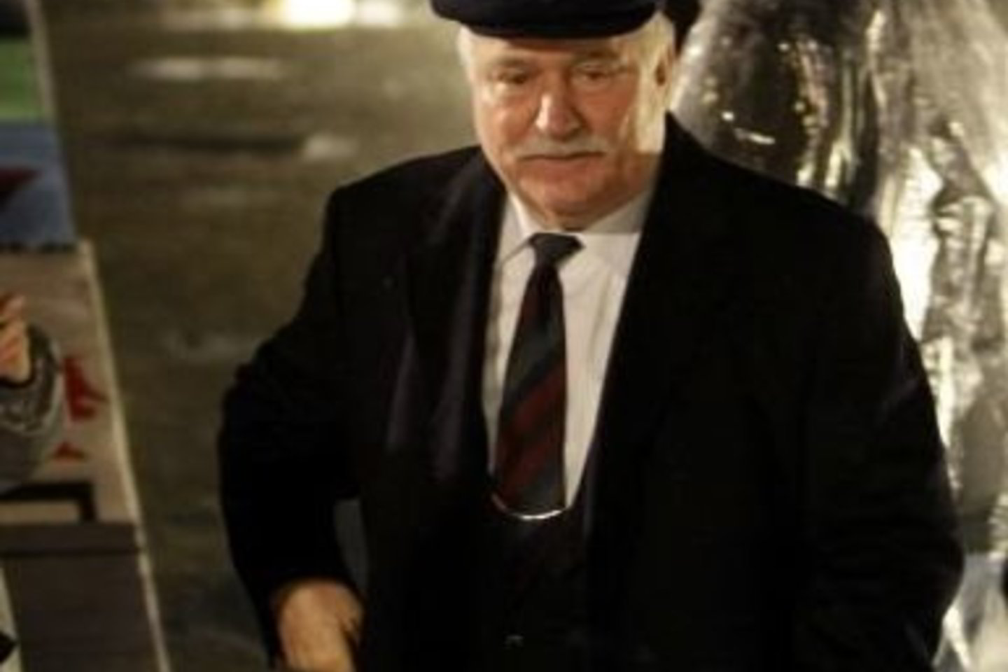 L.Walesa jokių patarimų filmo kūrėjams nepateikė.