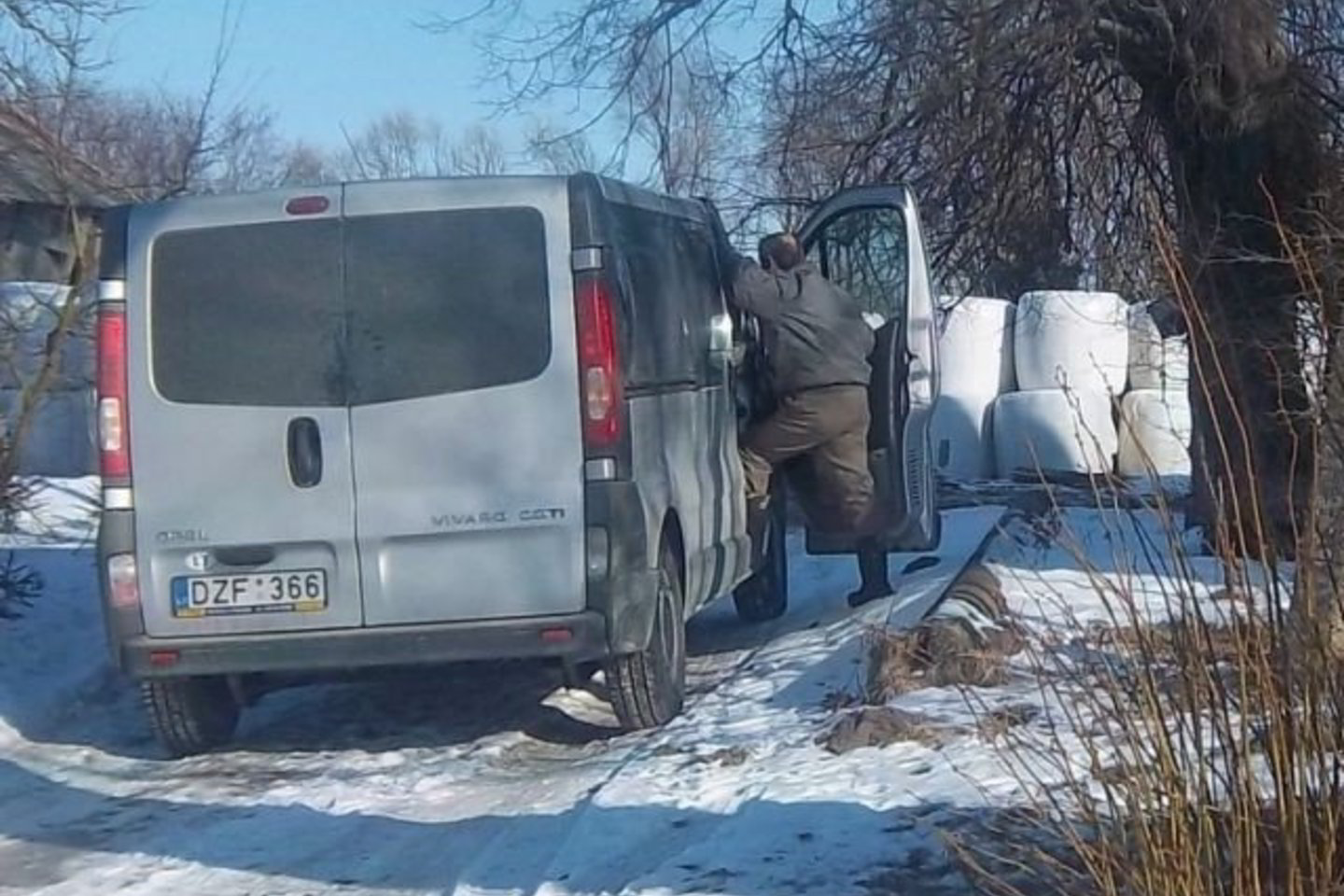 Sekmadienio rytą pagėgiškiai nufotografavo po Natkiškių seniūnijos kaimus besivažinėjantį VšĮ „Sporto ir turizmo centras“ autobusiuką.