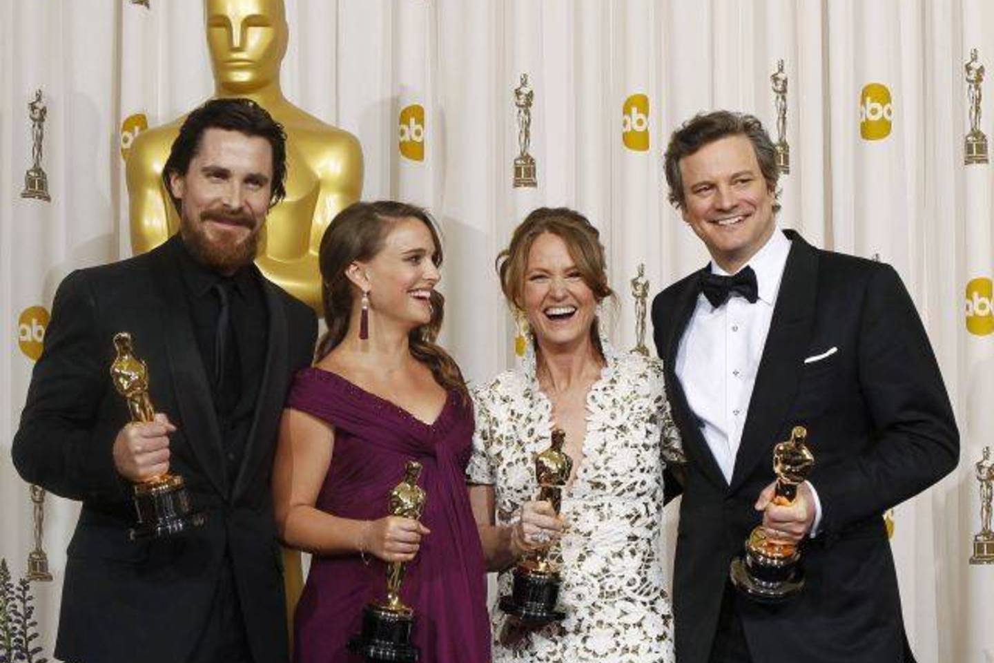 Aktoriai Christianas Bale'as, Natalie Portman, Melissa Leo ir Colinas Firthas džiaugiasi sėkme.