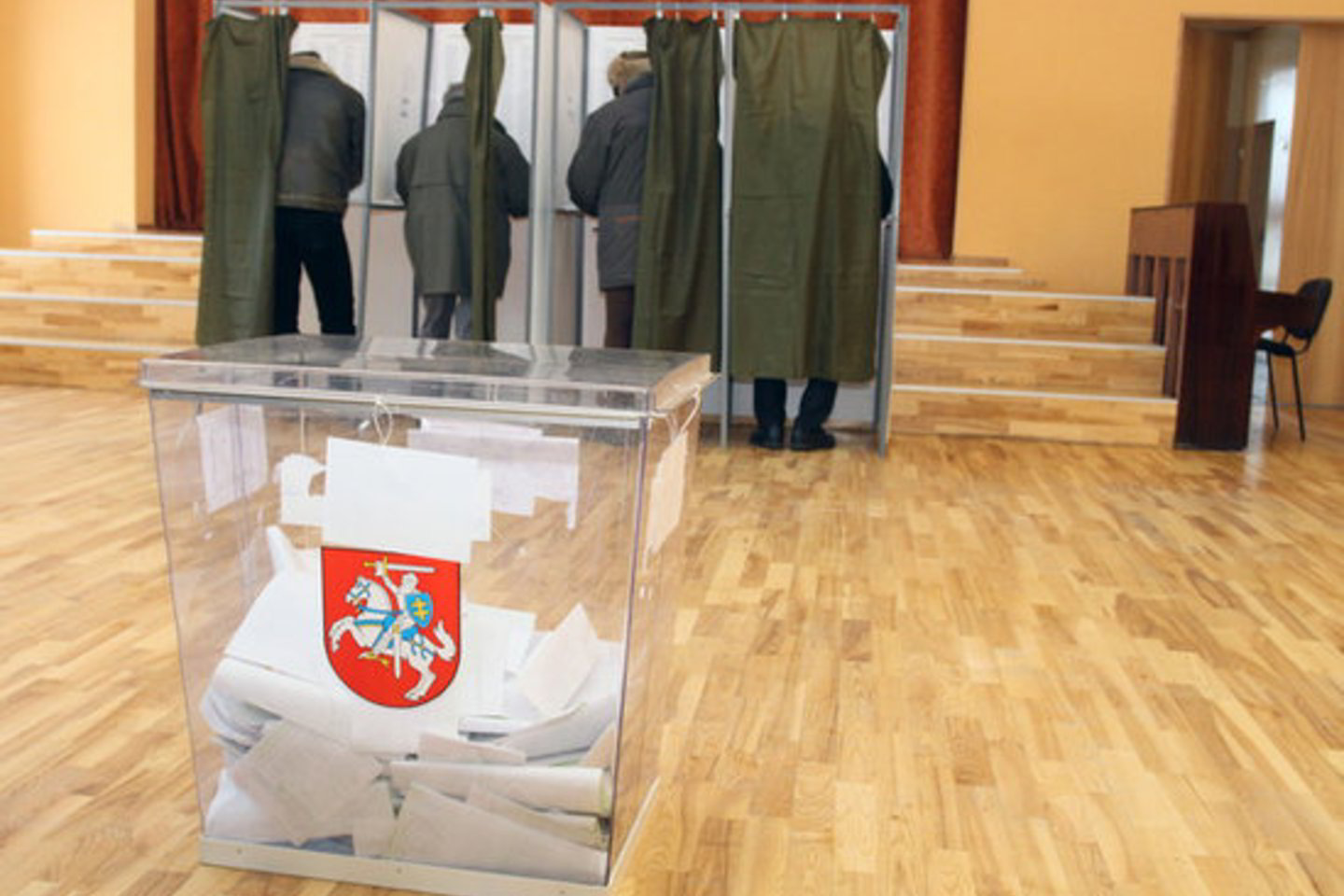 Iš viso 60-tyje savivaldybių buvo renkami 1 tūkst. 526 tarybų nariai.