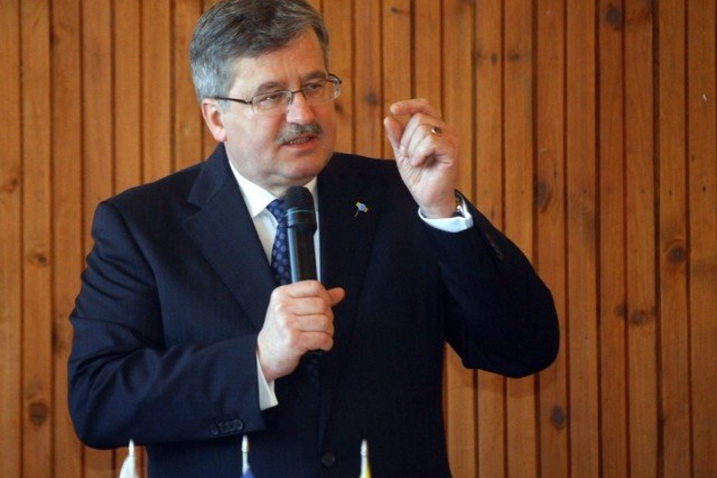 Į valdžią atėjus Bronislawui Komorowskiui, Varšuva keičia poziciją.