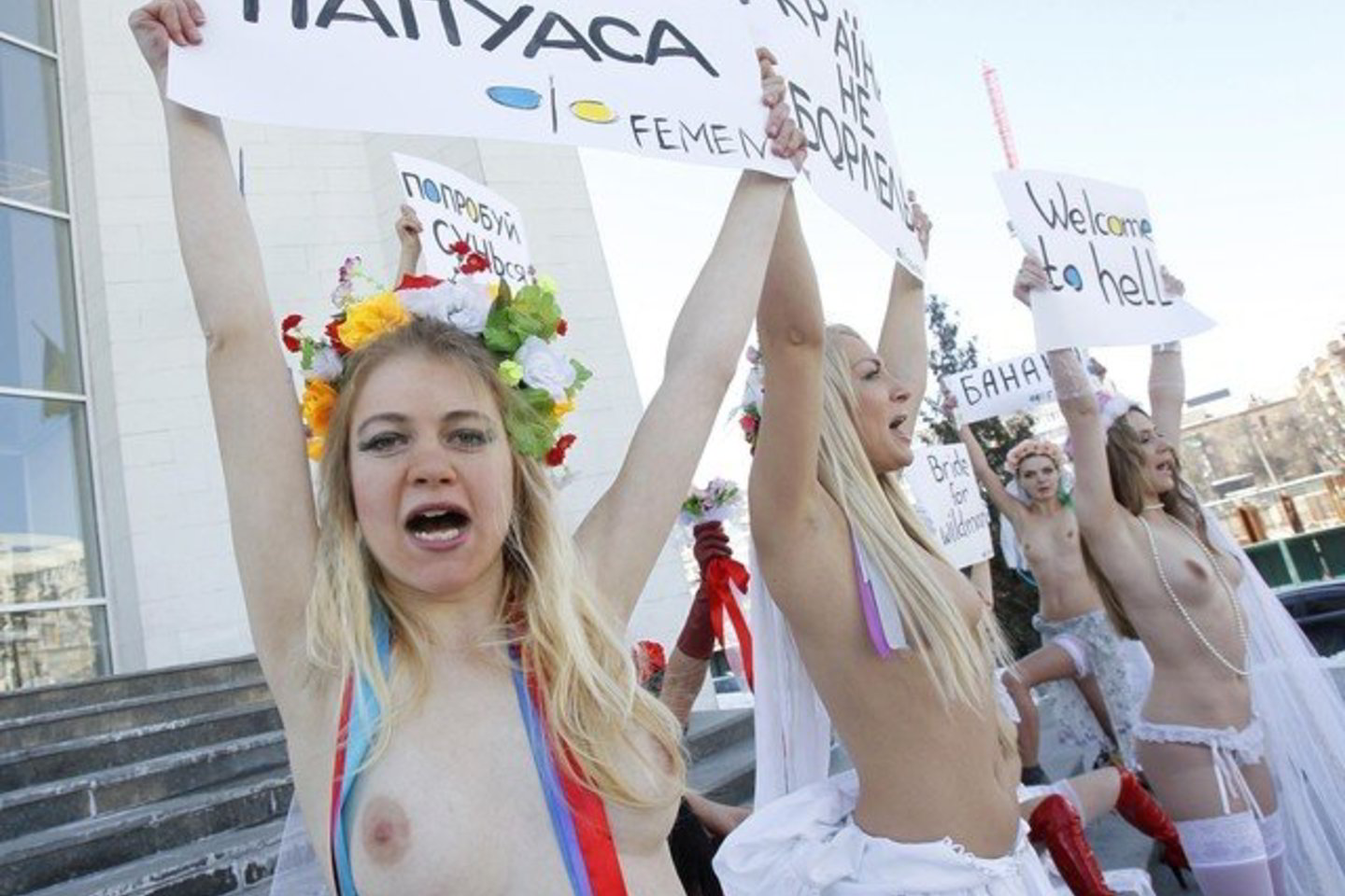 "Femen" aktyvistės su neteisybe Ukrainoje kovoja neįprastais būdais.