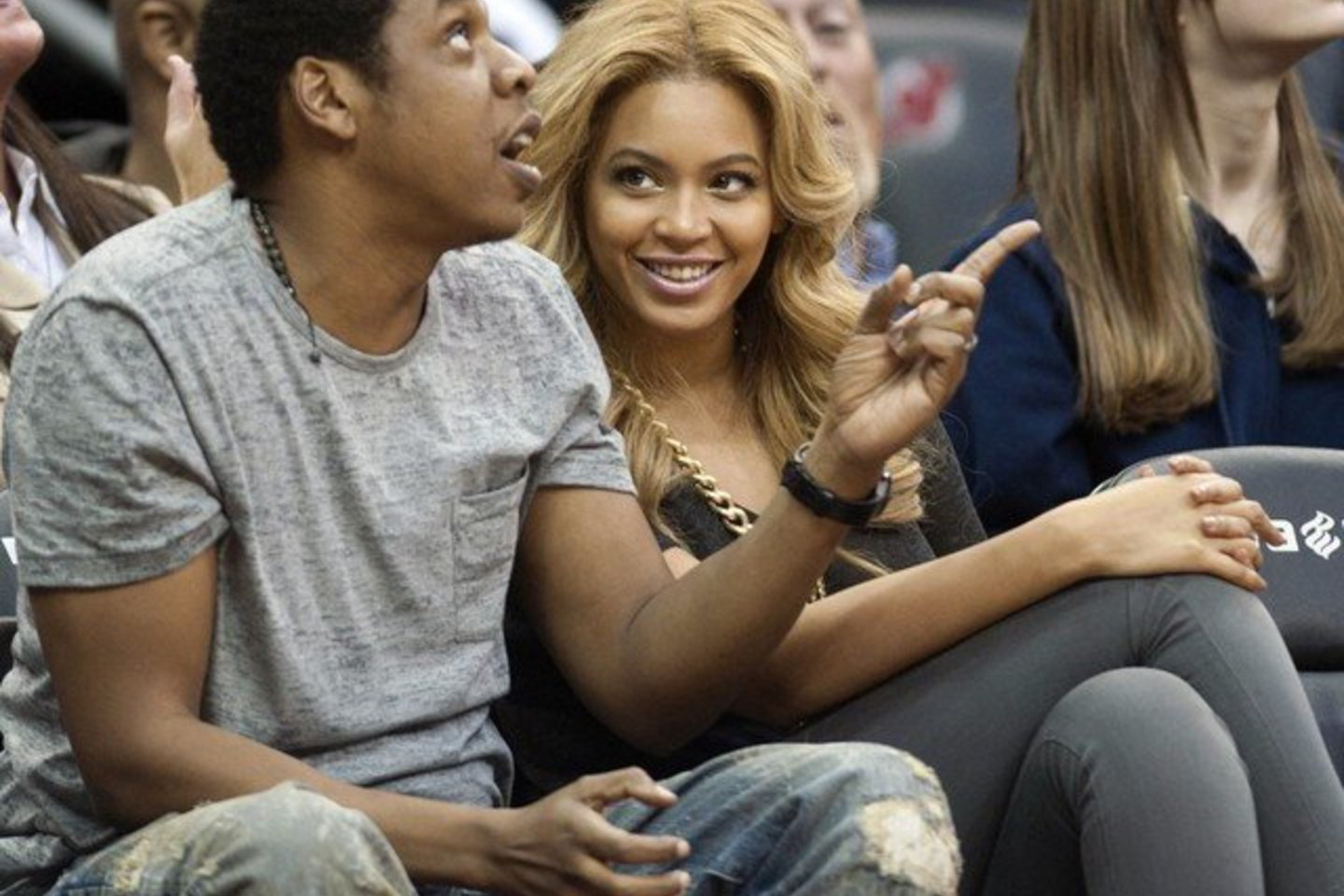 Dainininkė Beyonce iš M.Gaddafi šeimos narių gautą honorarą paaukojo labdarai.