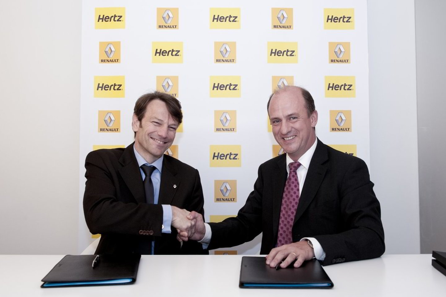 „Hertz“ ir „Renault“ atstovai.