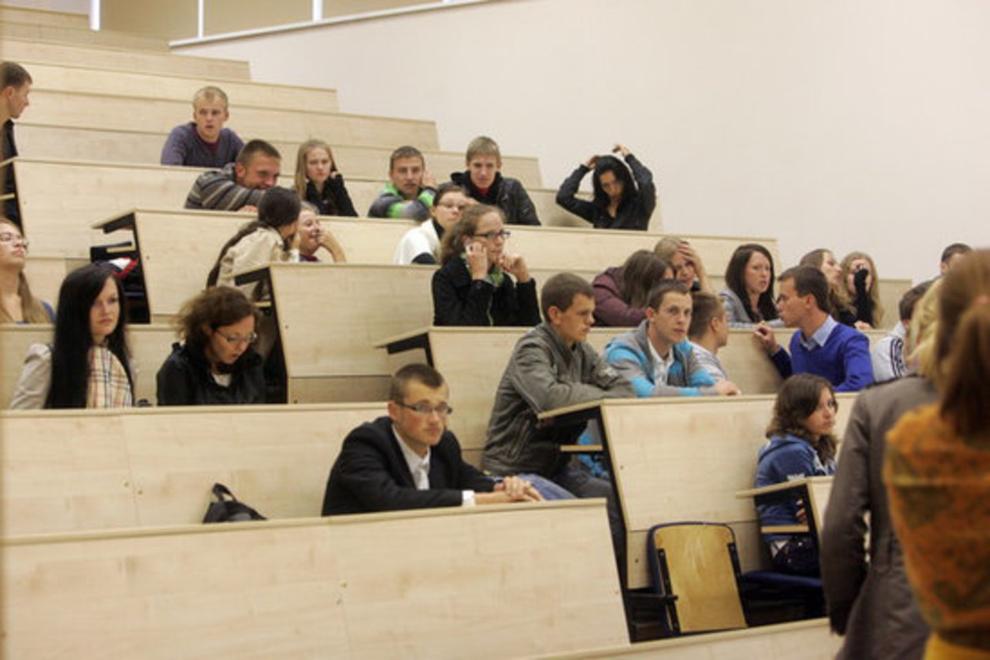 2010–2011 mokslo metų pradžioje universitetuose ir kolegijose moterys sudarė 59 procentus visų studentų.