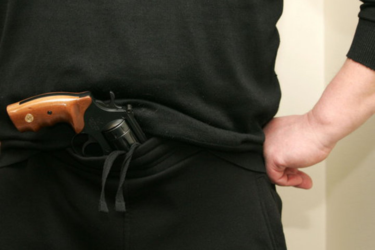 Vyrą nuginklavo policijos pareigūnai.