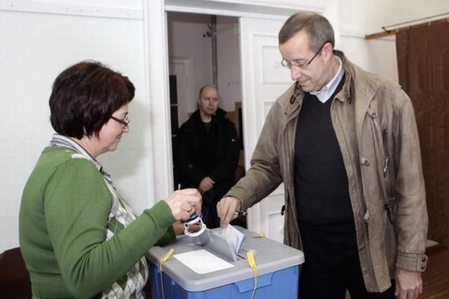 Estijos prezidentas Toomas Hendrikas Ilvesas atidavė balsą rinkimuose.