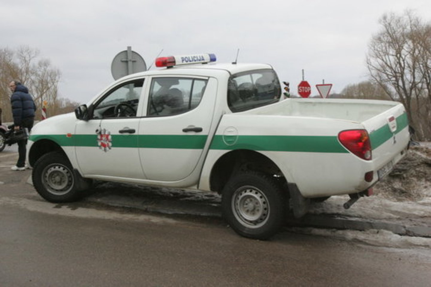 Pasak Policijos departamento pranešimo, įtariamasis neblaivus (vidutinis girtumas) N.Š. (gimęs 1957 m.) uždarytas į areštinę.