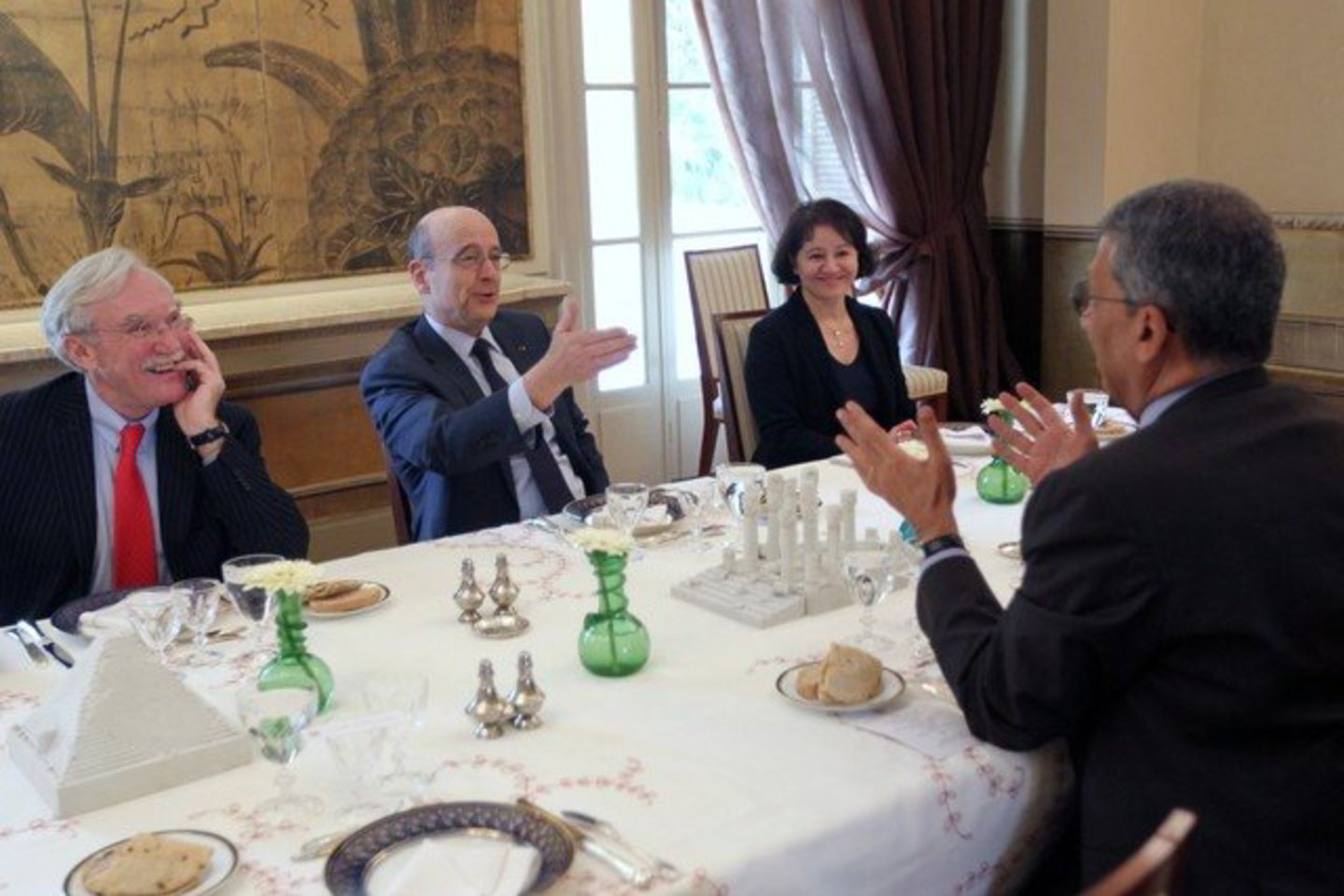Prancūzijos užsienio reikalų ministras Alainas Juppe Egipte susitiko su AVL generaliniu sekretoriumi Amru Musa aptarti padėties Libijoje.
