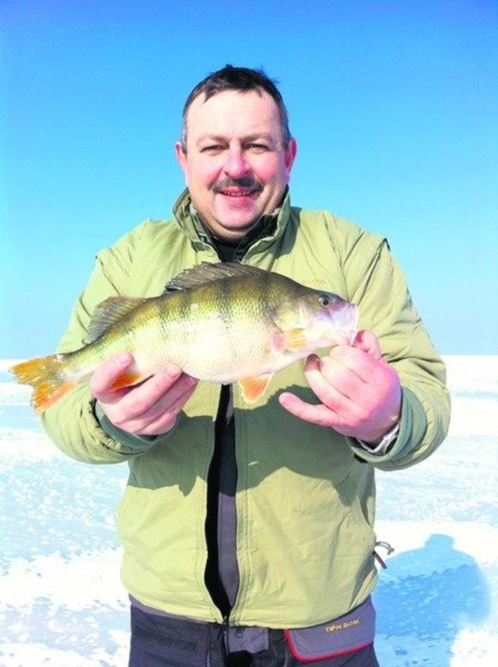 V.Navicką džiugina per kilogramą sveriantys ešeriai, kimbantys Lietuvos ir Rusijos pasienyje.