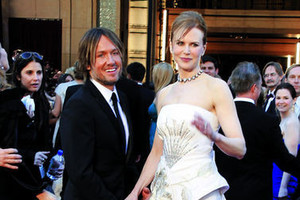 Suknelių mūšis ant raudonojo kilimo