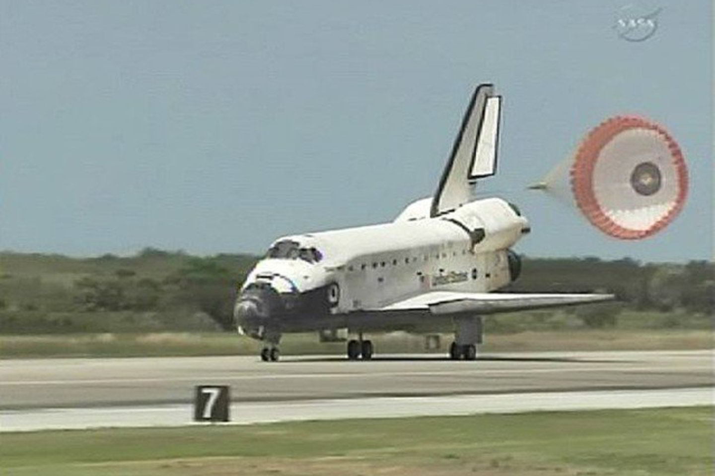„Discovery“ sėkmingai nutūpė Kanaveralo kyšulio kosmodrome.