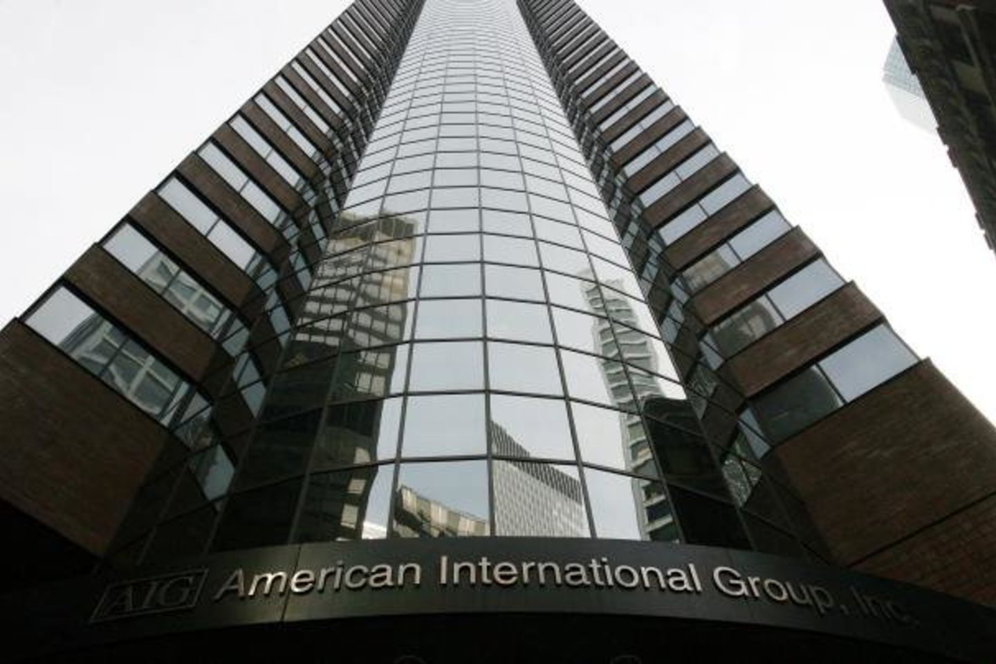 AIG - stambiausia Jungtinių Valstijų draudimo kompanija, kuri itin nukentėjo nuo pasaulinės finansų krizės.