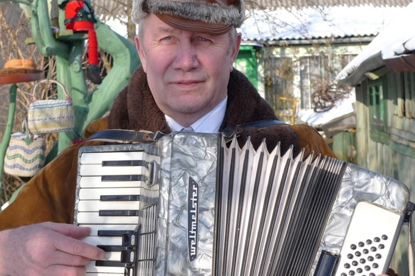 J.Mališauskas yra savo vadovaujamų saviveiklos kolektyvų moterų numylėtinis