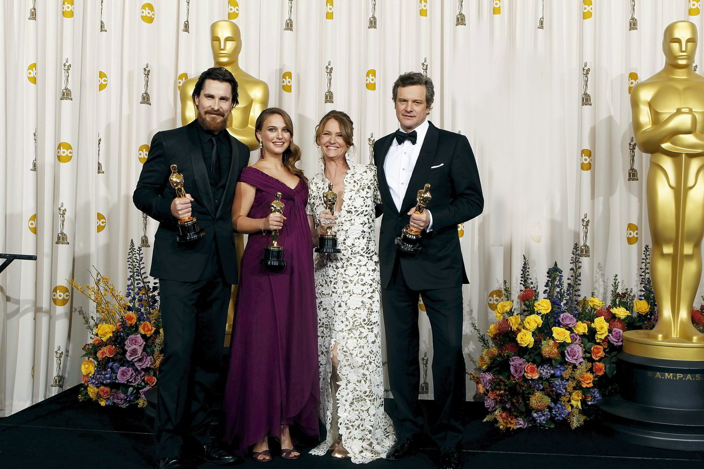 Įsimintinus vaidmenis sukūrę aktoriai (iš kairės) Christianas Bale’as (“Kovotojas”), Natalie Portman (“Juodoji gulbė”), Melissa Leo (“Kovotojas”) ir Colinas Firthas (“Karaliaus kalba”) apdovanoti “Oskarais”. Jų spindesys į kino teatrus pritraukė dar daugiau žiūrovų.