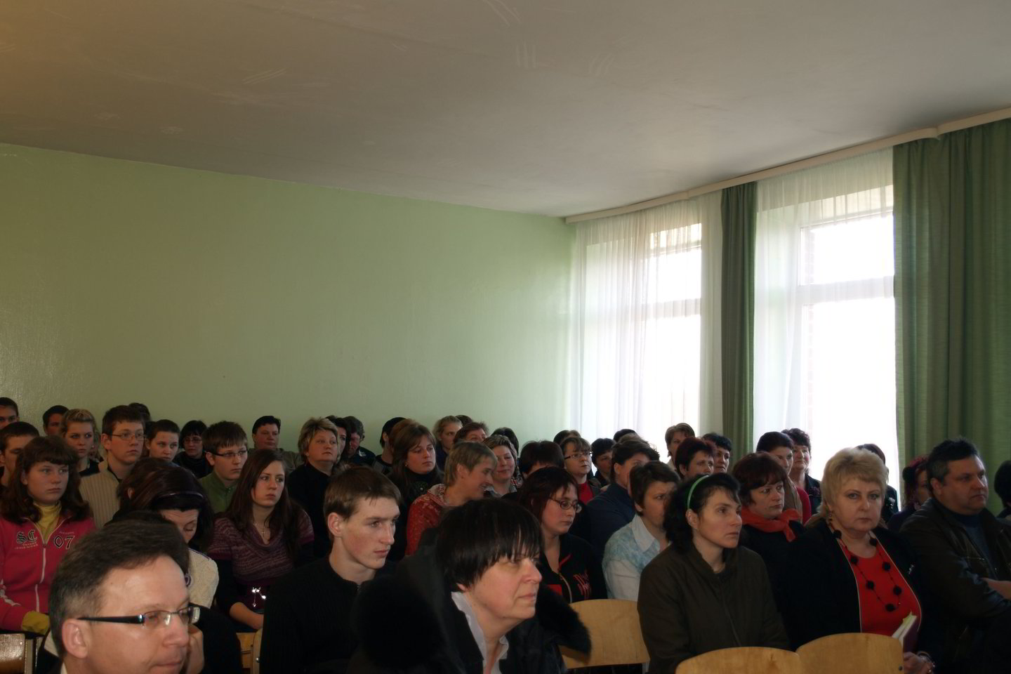 Pedagogai bei moksleivių tėvai valdininkus, nesitikėjusius tokio pasipriešinimo, prirėmė argumentais ir pažadėjo kovoti iki galo.