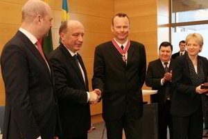 Švedijos premjeras Vilniuje perdavė tarpukario diplomato I.Šeiniaus archyvą