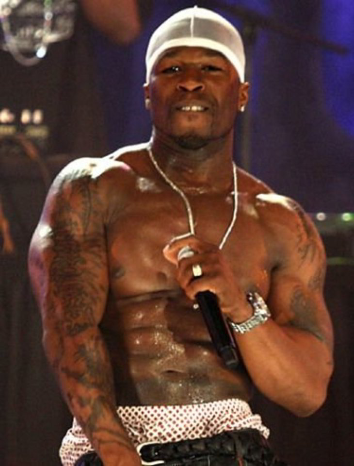 „50 Cent“ pasinaudojo nelaimėmis Japonijoje, kad patrauktų į save dėmesį.