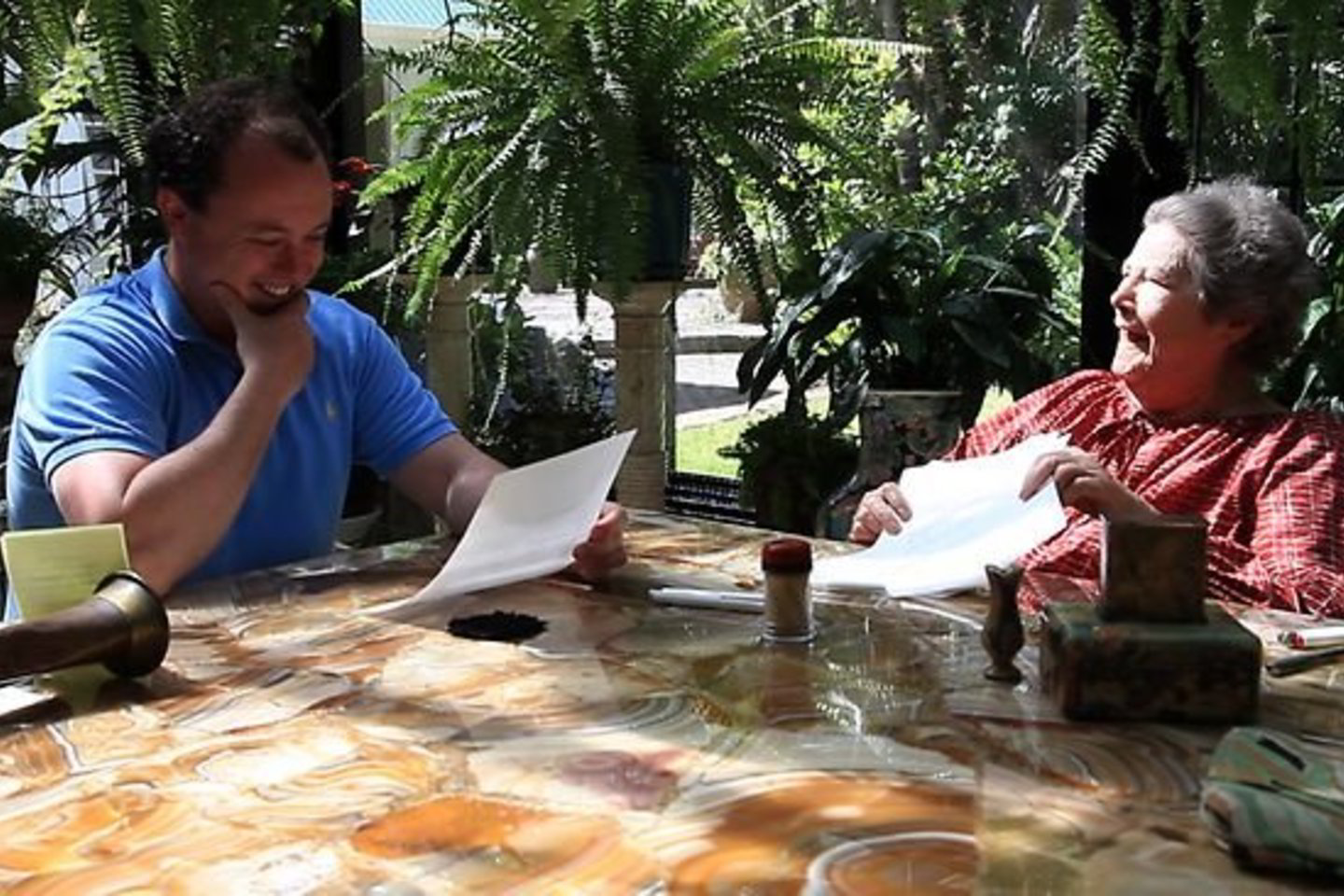 Kūrinio autoriai nurodomi du – Gavinas Lockley ir Colleen McCullough.