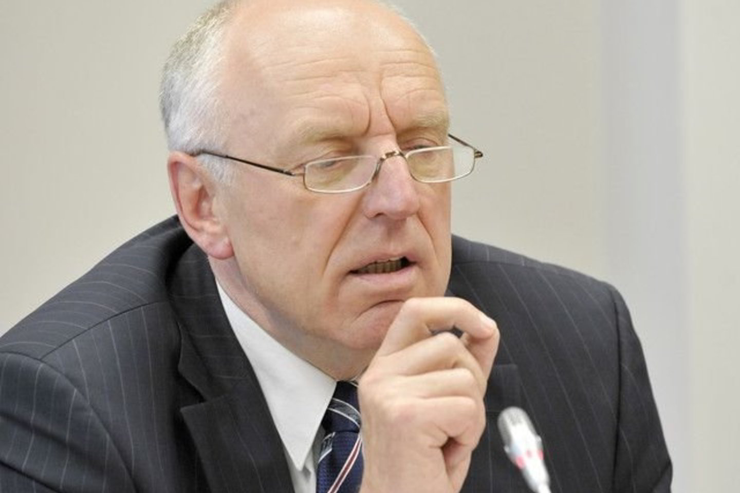 Seimo narys Jonas Jagminas sustabdo narystę Socialdemokratų partijos frakcijoje.
