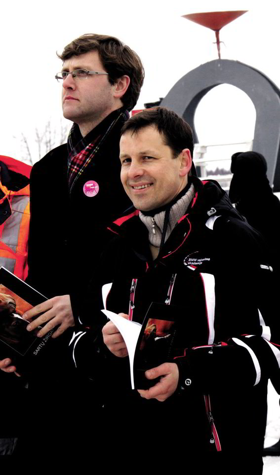 Naujieji organizatoriai „Promo events“ (direktorius Darius Jonušis dešinėje) dar nesusigaudo, ko reikia sklandžiai tarptautinių Sartų ristūnų žirgų lenktynių eigai užtikrinti, o Sartų žirgyno direktoriui Edgarui Jeninui jų sėkmė, regis, jau nebesvarbi.