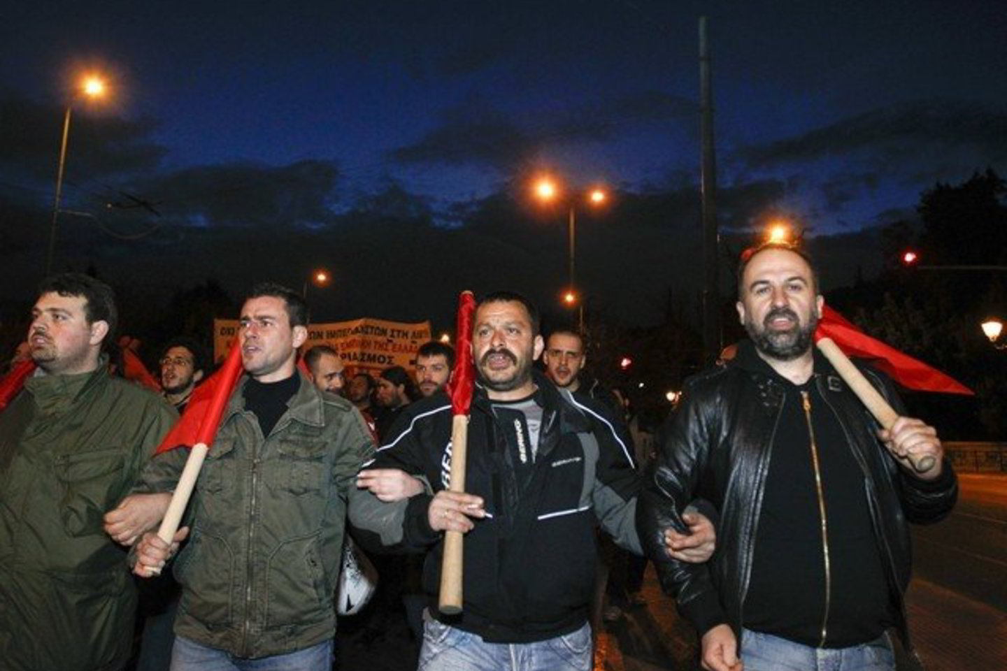Protestas prieš atakas Libijoje sekmadienį vyko ir prie JAV pajėgų bazės Kretoje.