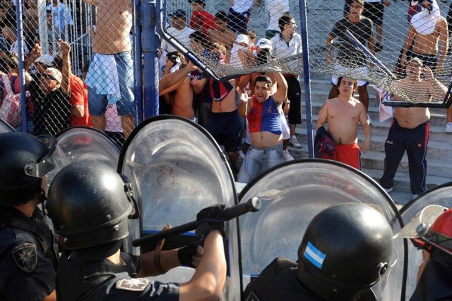 Aistruoliai susipliekė su policija.