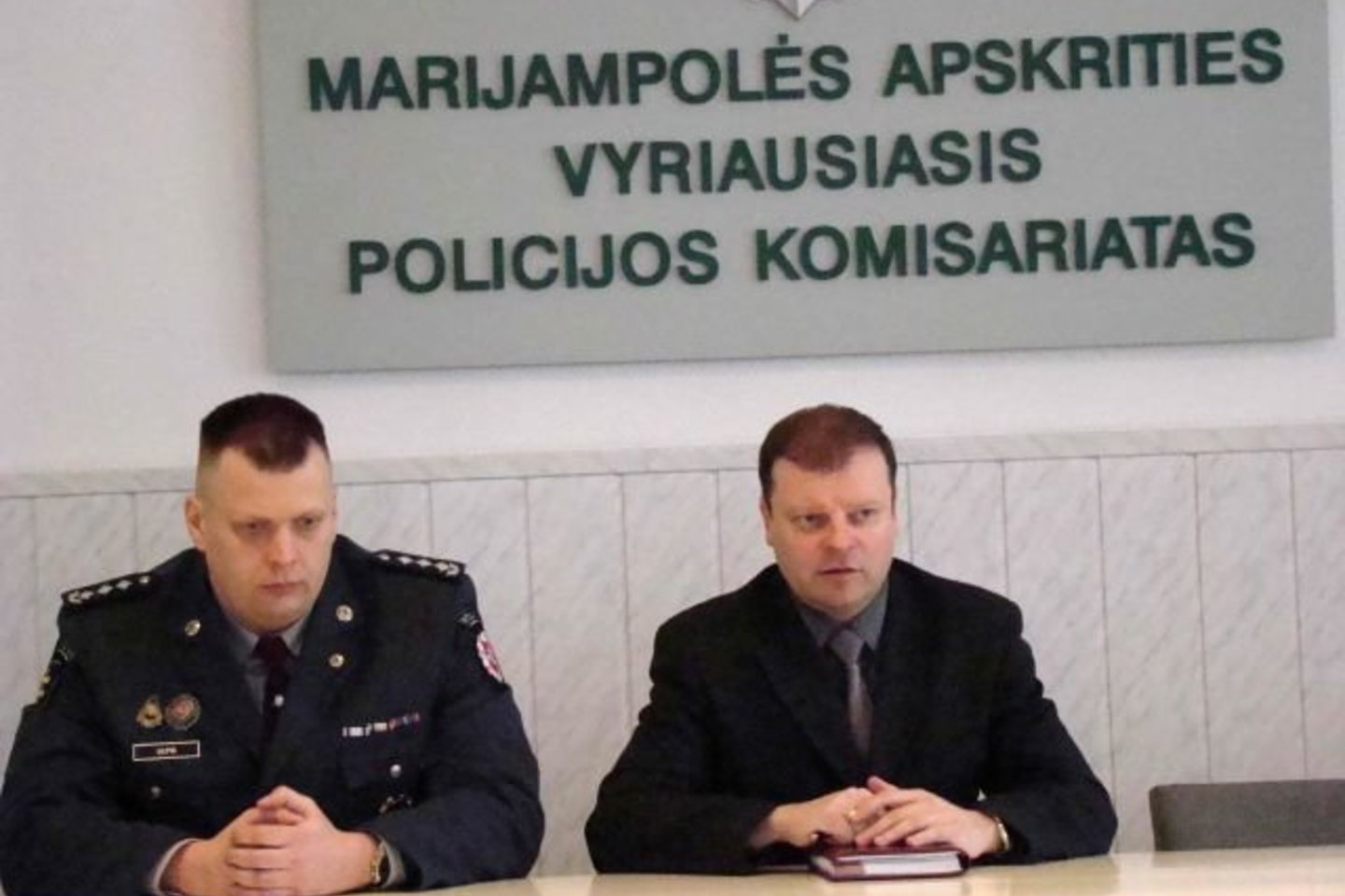 Lietuvos policijos generalinis komisaras S.Skvernelis (dešinėje) pristatė T.Ulpį Marijampolės komisariato kolektyvui.