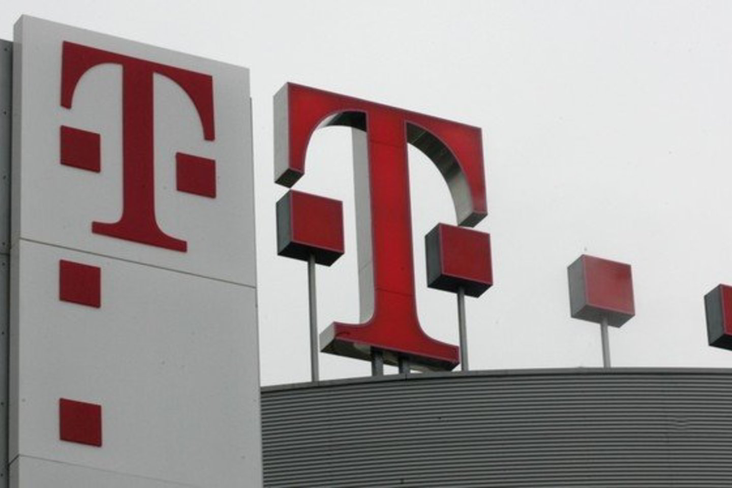 „Deutsche Telekom“ įsigis apie 8 proc. „AT&T“ akcijų, apie 25 mlrd. JAV dolerių kompanija išmokės pinigais.