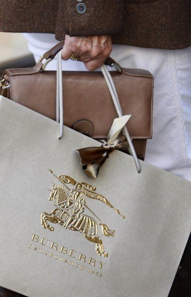 „Burberry“ žada, kad bendras praėjusių metų pelnas, kuris dar nėra paskelbtas, taip pat viršys rinkos prognozes.