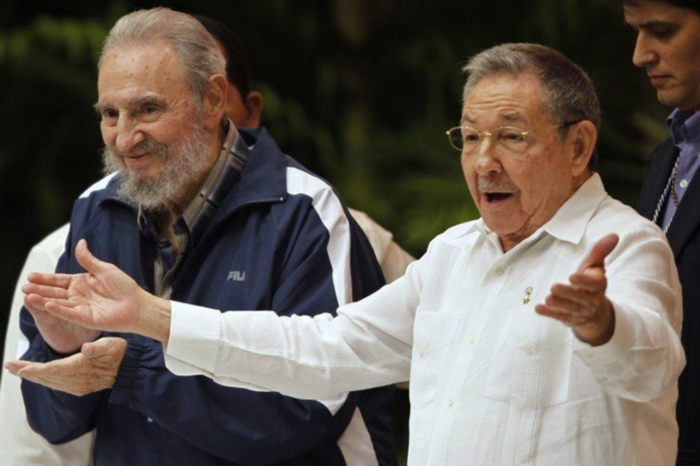 79-erių R.Castro (dešinėje) pakeis savo vyresnį brolį Fidelį.