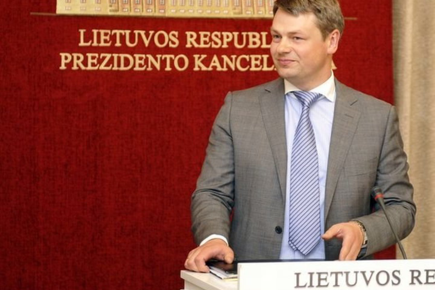 Kaip prezidentės indėlį, šalies vadovės vyriausiasis patarėjas minėjo siūlymus kovoje su šešėline ekonomika, kontrabanda ir korupcija.