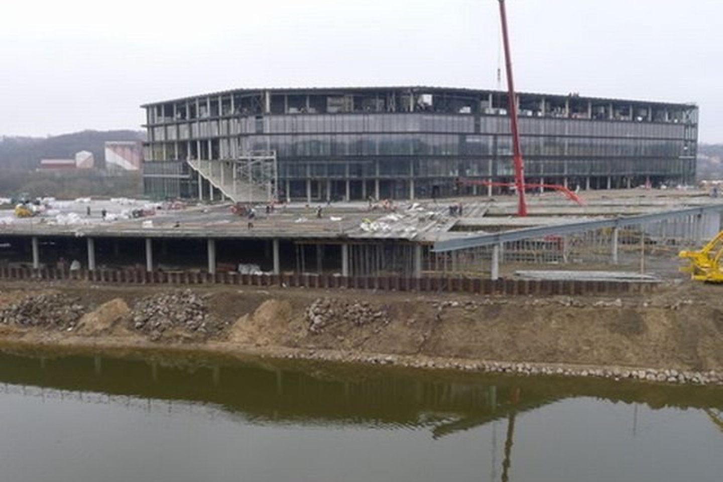 Dirbama ties sala, kurioje netrukus duris atvers didžiausia Baltijos šalyse sporto ir pramogų arena, pavadinta Žalgirio vardu.