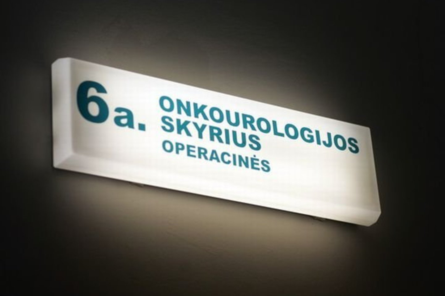 Komisiją nustebino tai, kad pirmiausiai esą aparatą buvo nuspręsta skirti Onkologijos institutui, vėliau sprendimas staiga pakeistas.