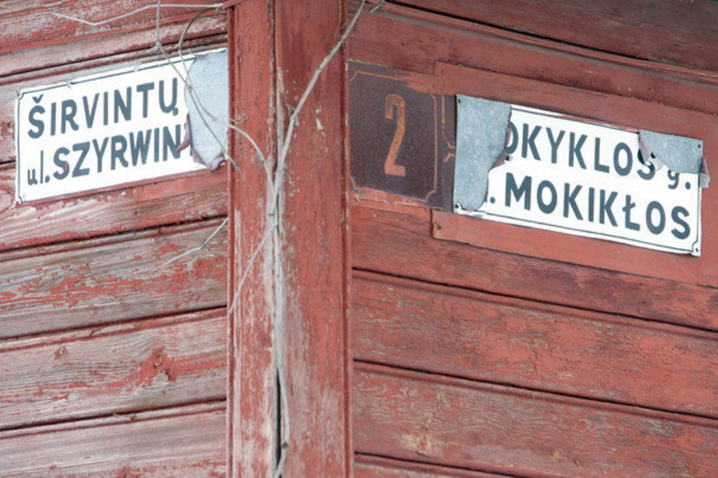 Vyriausybės nuostata įteisinti liberalesnį pavardžių rašymą yra paremta žmogaus teise ir iki šiol nėra pasikeitusi.