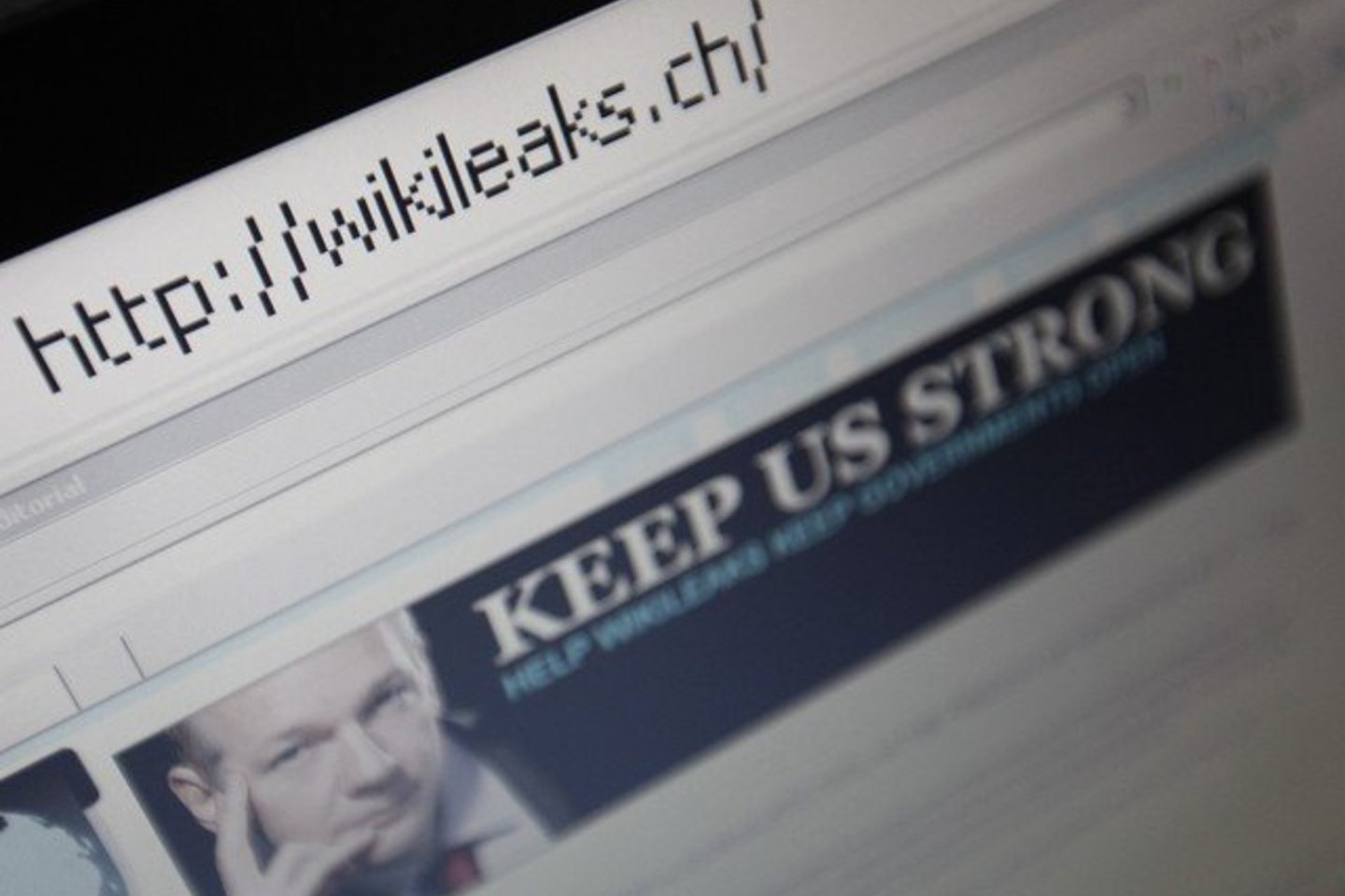 Slaptos informacijos tinklalapiui „WikiLeaks“ nutekinimu įtariamo JAV kario arešto sąlygos kelia diskusijų audrą.