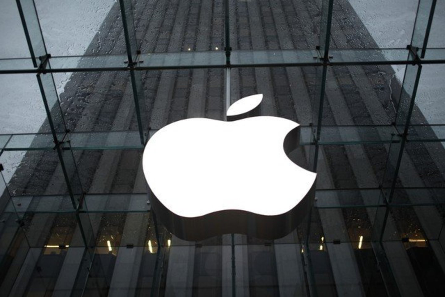 Dauguma analitikų entuziastingai priėmė naujienas apie „Apple“ ketvirčio rezultatus.