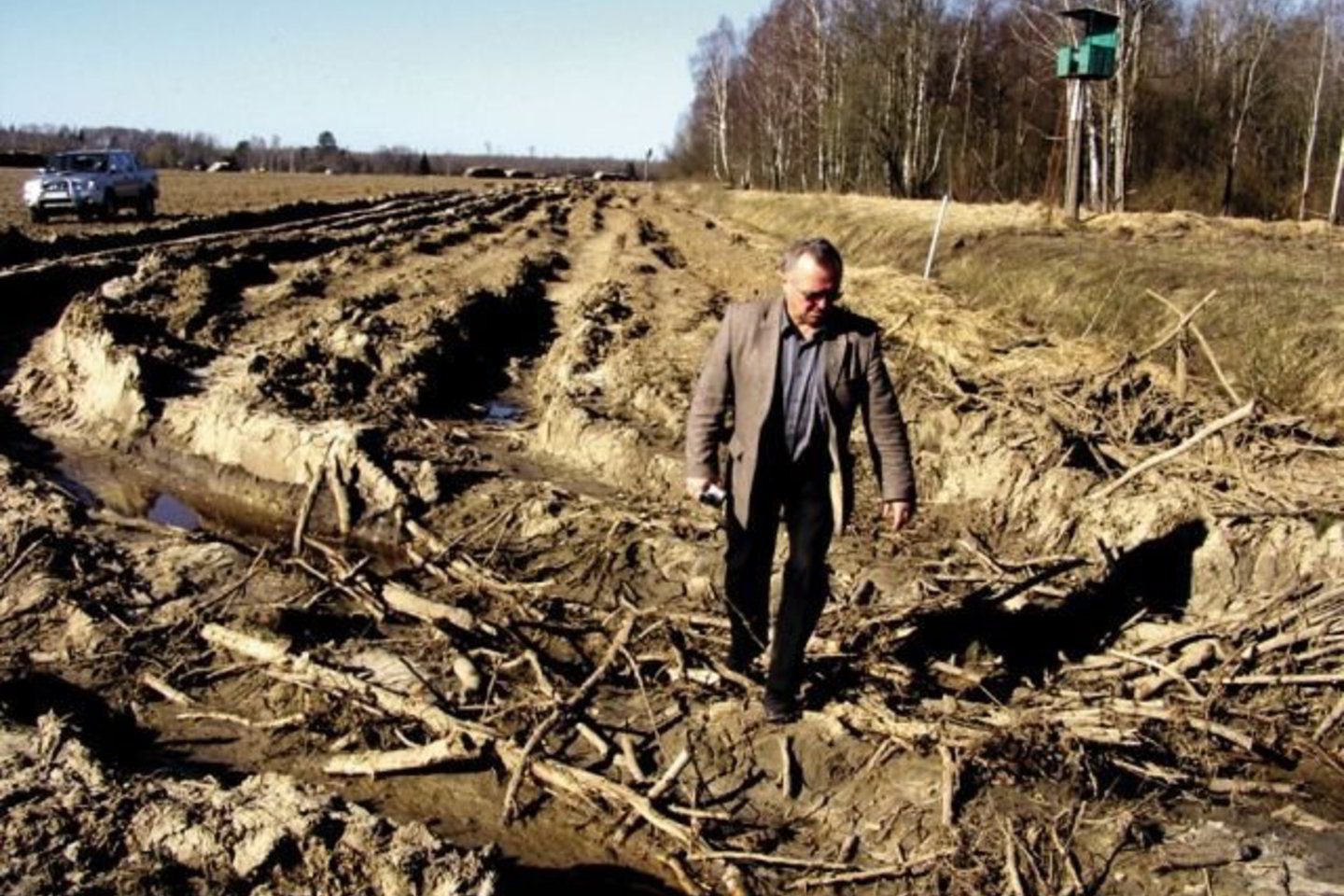 Babtų seniūnas Jonas Praškevičius nesitikėjo pamatyti taip išklampotų dirvų.