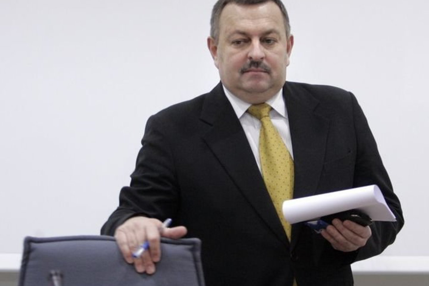 V.Navickas 2010 metų gruodžio viduryje paskelbė, jog traukiasi iš Vilniaus mero pareigų.