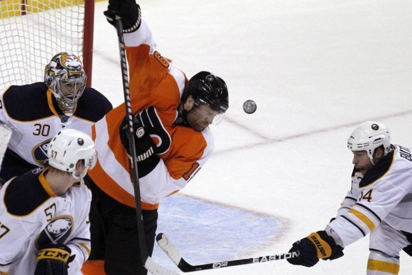 „Buffalo Sabres“ komanda po pratęsimo 4:3 įveikė „Philadelphia Flyers“.