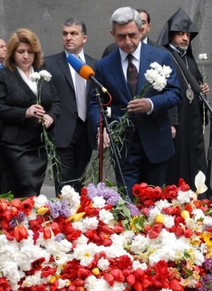 Armėnija mini 96-ąsias genocido metines. Nuotraukoje - Armėnijos prezidentas S.Sarkisianas su žmona Rita.