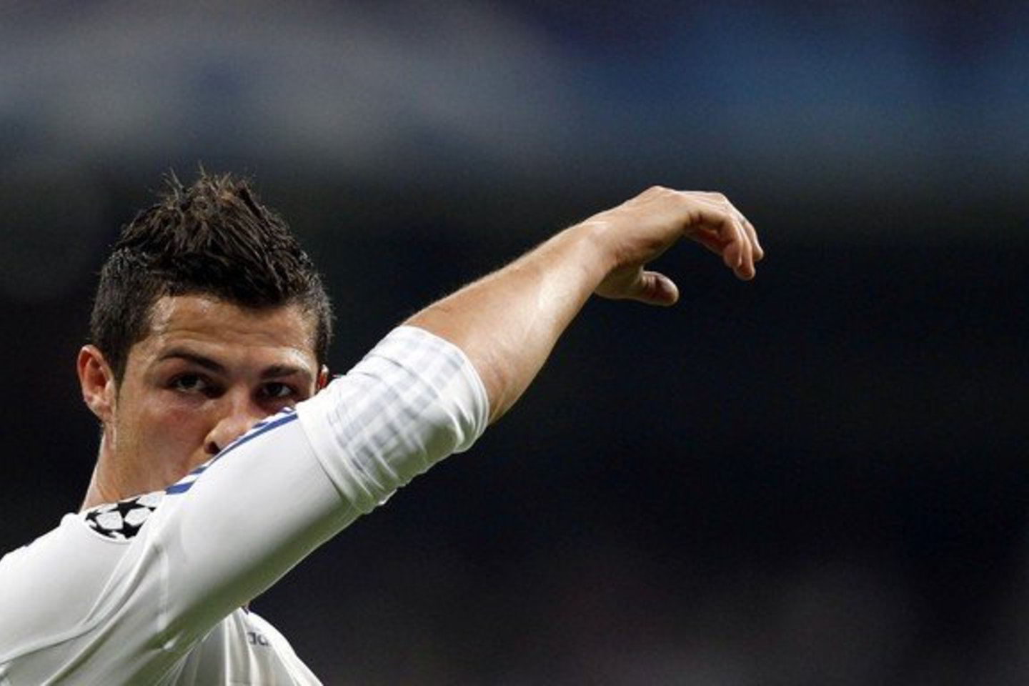 Cristiano reikalauja berniuko motinos grąžinti dalį pinigų mainais už galimybę bent pasižiūrėti į vaiką.