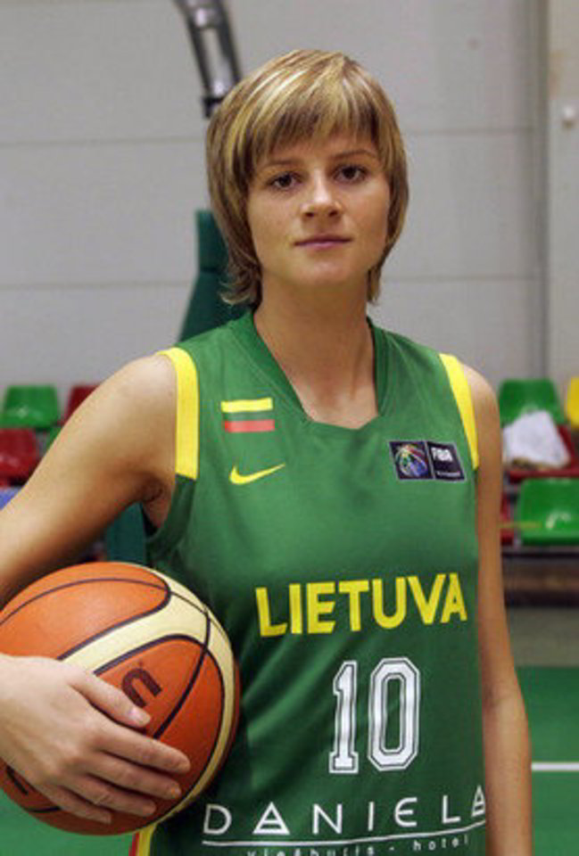 E.Briedytė Utenos komandai pelnė 16 taškų.